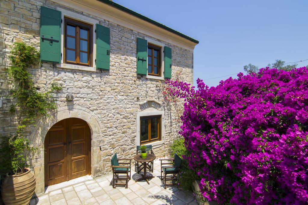 Kiparissi Villa Kourtaiika Exterior photo